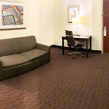 Holiday Inn Express Hotel & Suites Gainesville By Ihg Zewnętrze zdjęcie