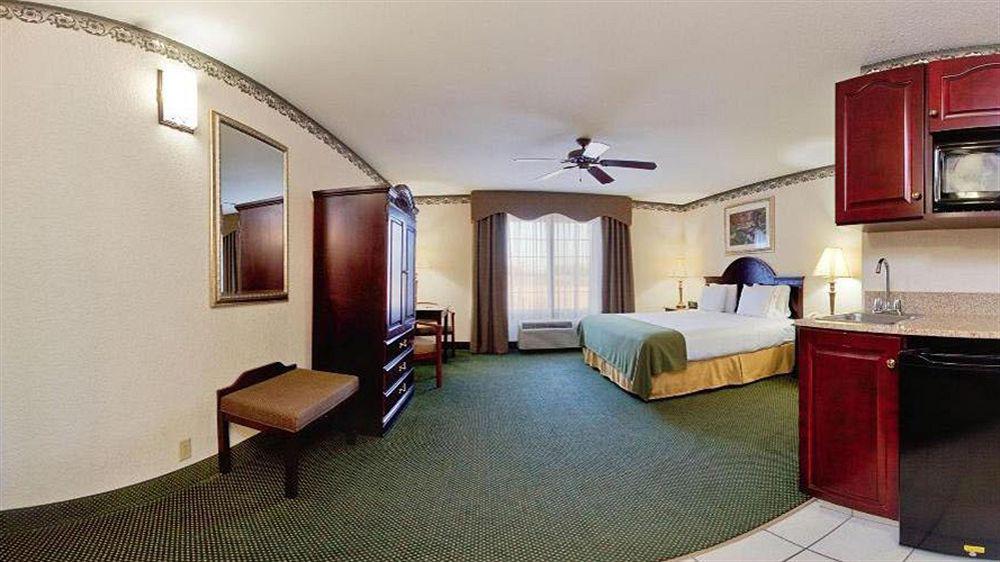 Holiday Inn Express Hotel & Suites Gainesville By Ihg Zewnętrze zdjęcie