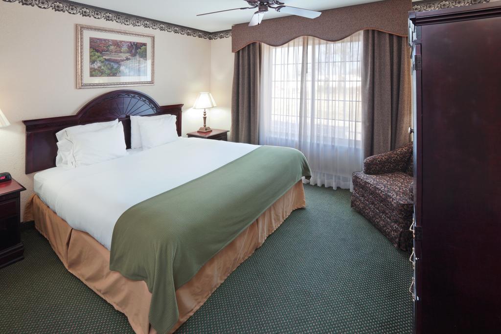 Holiday Inn Express Hotel & Suites Gainesville By Ihg Zewnętrze zdjęcie