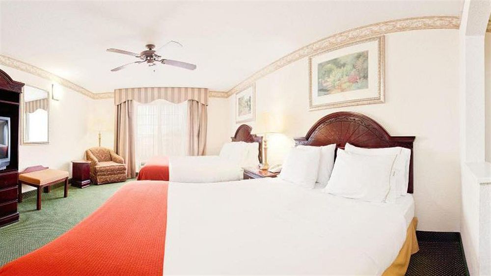 Holiday Inn Express Hotel & Suites Gainesville By Ihg Zewnętrze zdjęcie
