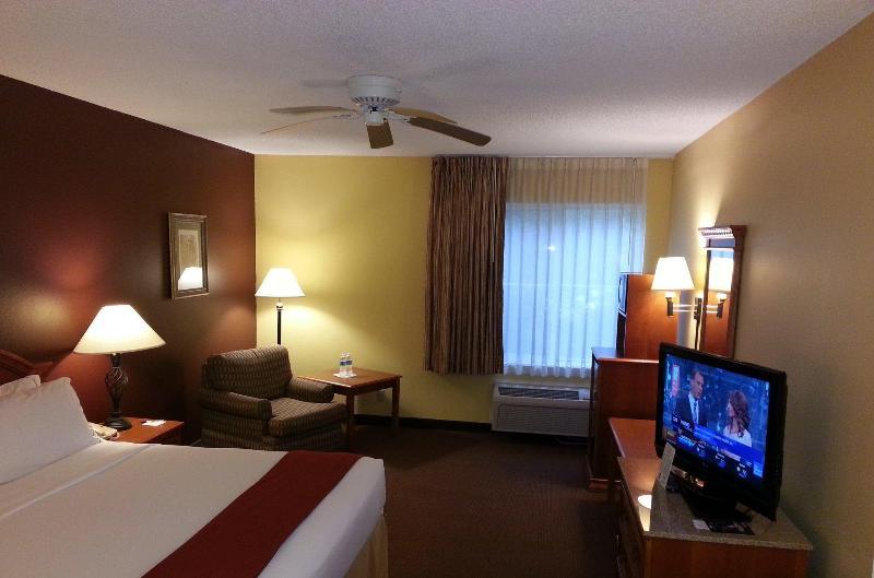 Holiday Inn Express Hotel & Suites Gainesville By Ihg Zewnętrze zdjęcie