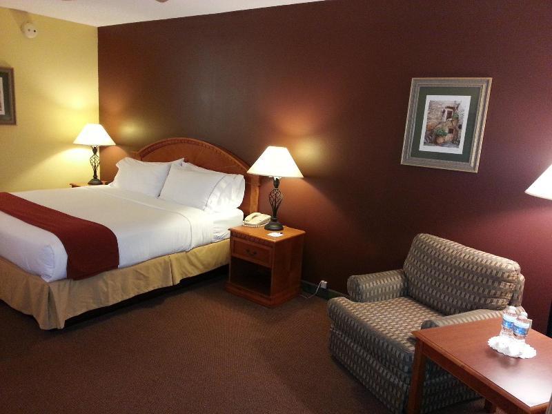 Holiday Inn Express Hotel & Suites Gainesville By Ihg Zewnętrze zdjęcie