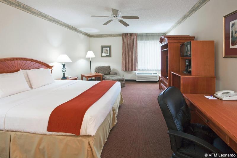 Holiday Inn Express Hotel & Suites Gainesville By Ihg Zewnętrze zdjęcie