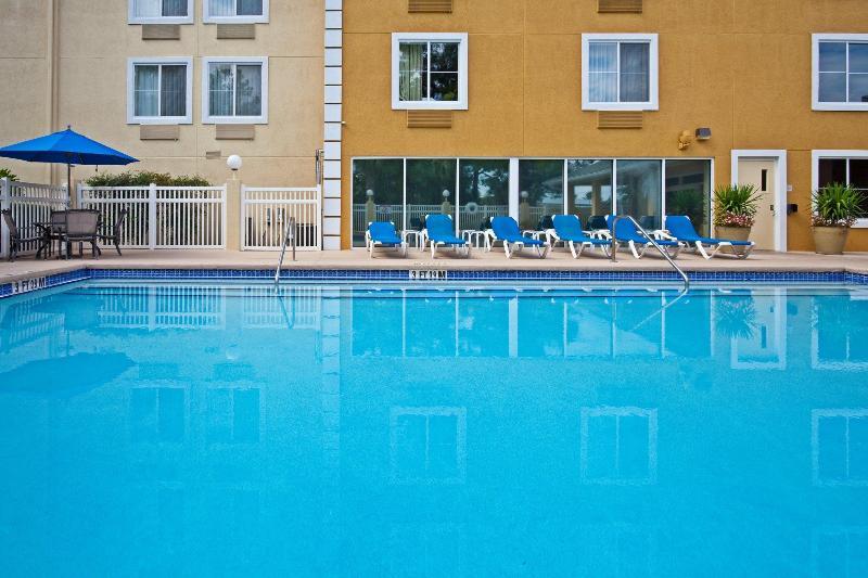 Holiday Inn Express Hotel & Suites Gainesville By Ihg Zewnętrze zdjęcie
