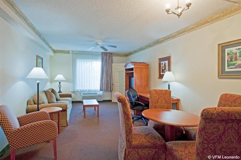 Holiday Inn Express Hotel & Suites Gainesville By Ihg Zewnętrze zdjęcie